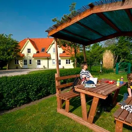Ferienhof Wellendorf - Haus Am Teich - Loggiawohnung - #51762